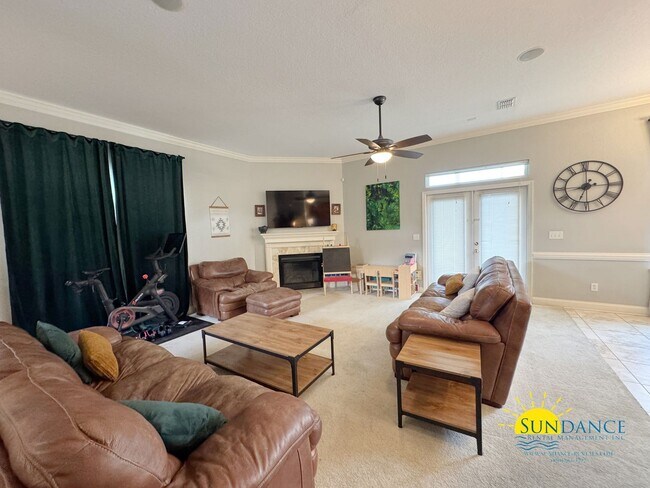 Foto del edificio - Prime Location! 3BR Home w/ Loft Near Egli...