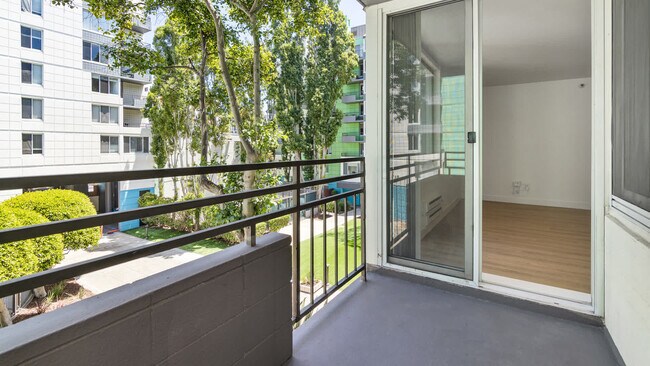 Balcón - SoMa Square