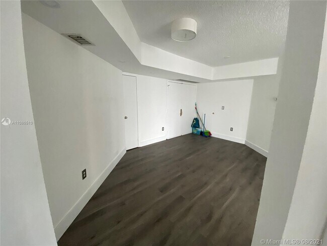 Foto del edificio - 6301 Collins Ave