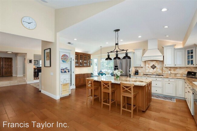 Building Photo - 4 br, 2.5 bath House - 3445 Lomas Serenas Dr