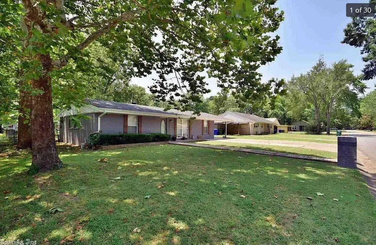 Foto principal - 2111 Arkansas Ave