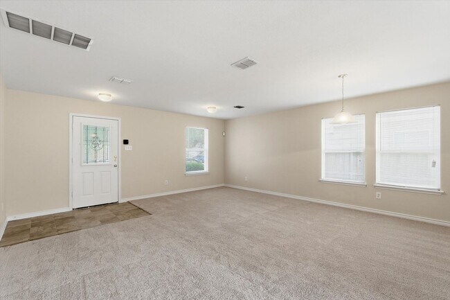 Building Photo - Huge Two Story 4 Bed 2.5 Bath Home in Dallas!
