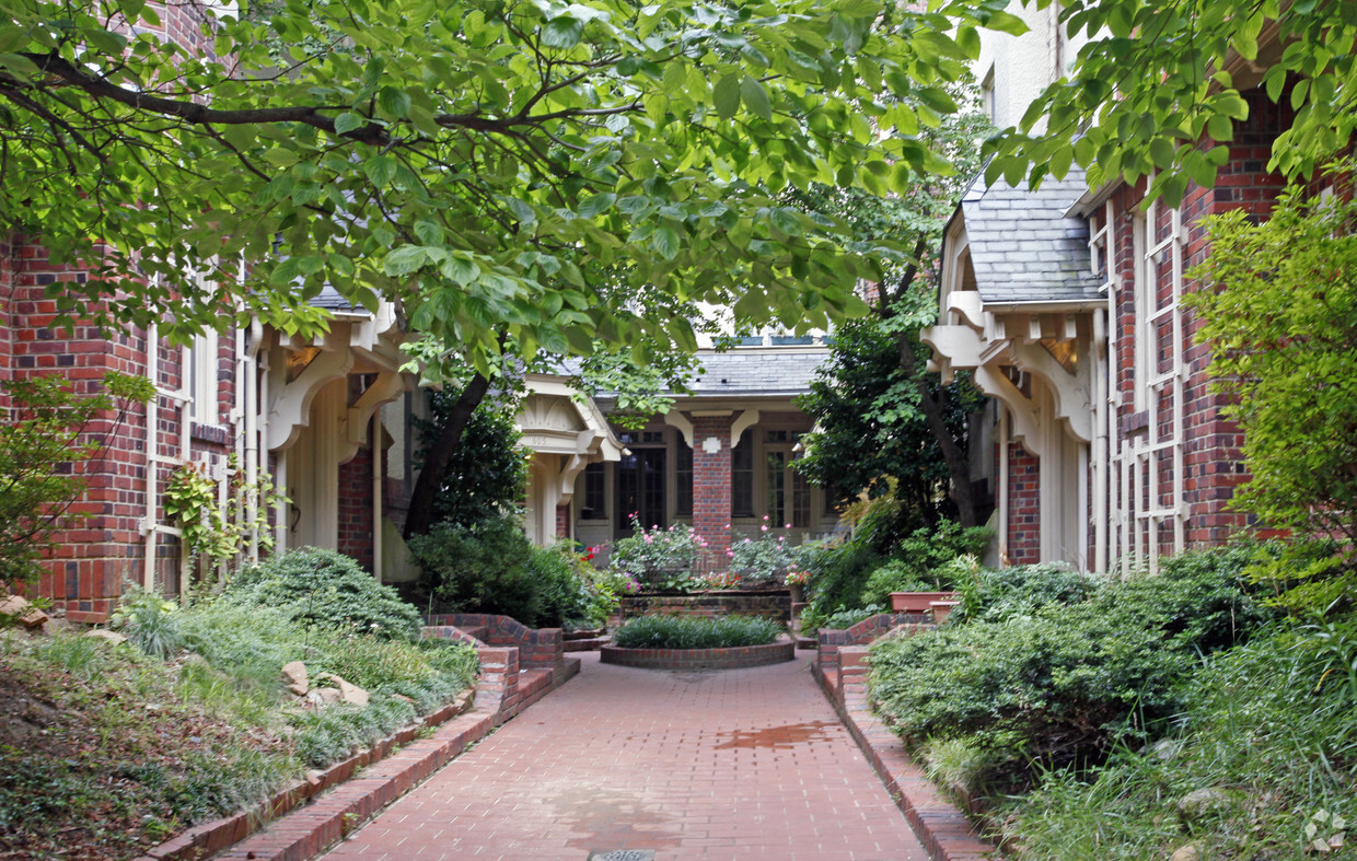 Foto del edificio - 603-605 N Davis Ave