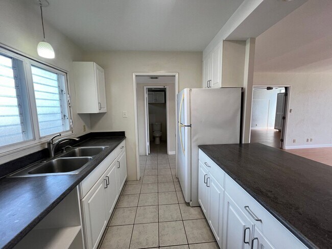 Building Photo - Ode Rancho 1 bedroom 2 bath with 1 assigne...