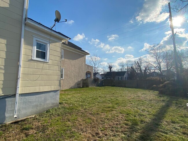 Foto del edificio - 1504 Summerfield Ave