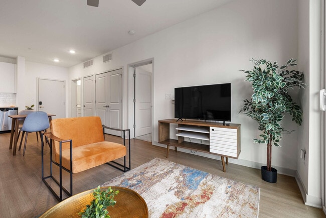 Building Photo - 633 E Main St