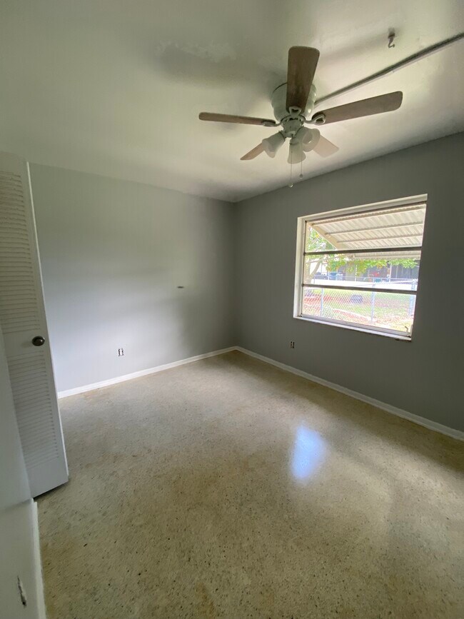 Foto del edificio - 5795 Gallatin Ln