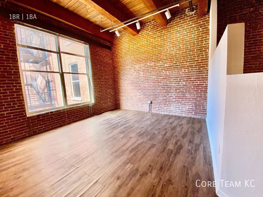 Foto principal - 202 W 5th St