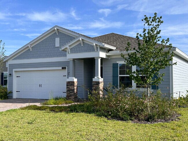 Building Photo - "Experience Lakeside Living: Spacious 3-Be...