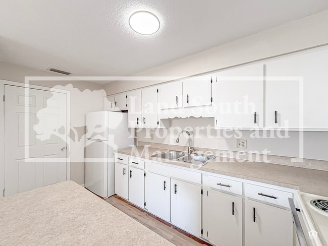 Foto del edificio - 817 W Carole St