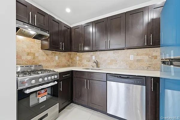 Foto del edificio - 64-64 Wetherole St