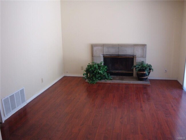 Building Photo - 19 Elderberry St