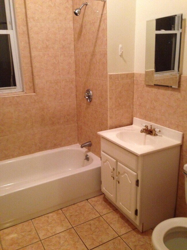 Foto del edificio - 46 Park Vale Ave