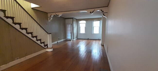 Building Photo - 421 McClellan St