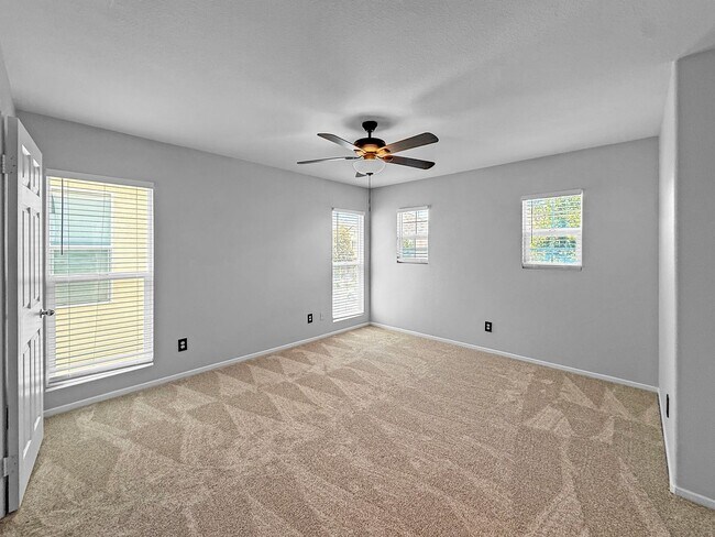 Building Photo - Beautifully Upgraded 3BR/2.5BA Townhome in...