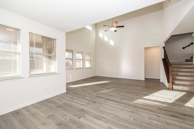 Building Photo - 1001 Marigold St