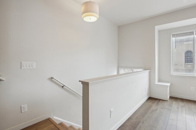 Foto del edificio - 2265 Glenarm Pl