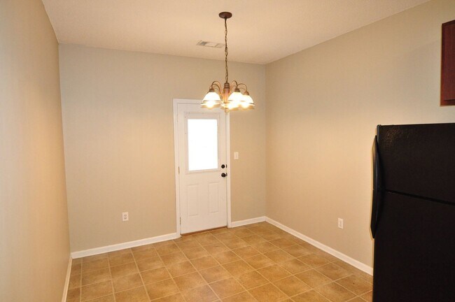 Foto del edificio - Pine Meadow Circle 213-215