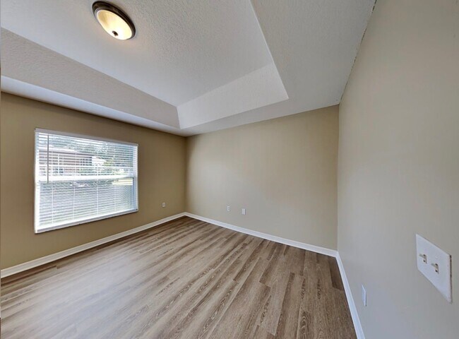 Foto del edificio - 327 Huron Dr