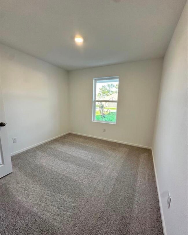 Building Photo - 448 Shoreview Dr