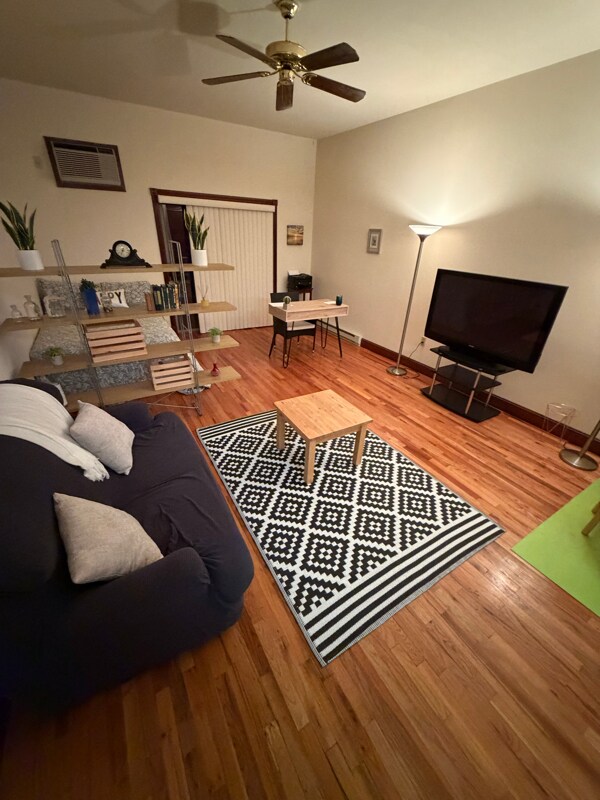 Foto del edificio - 402 W Dayton St