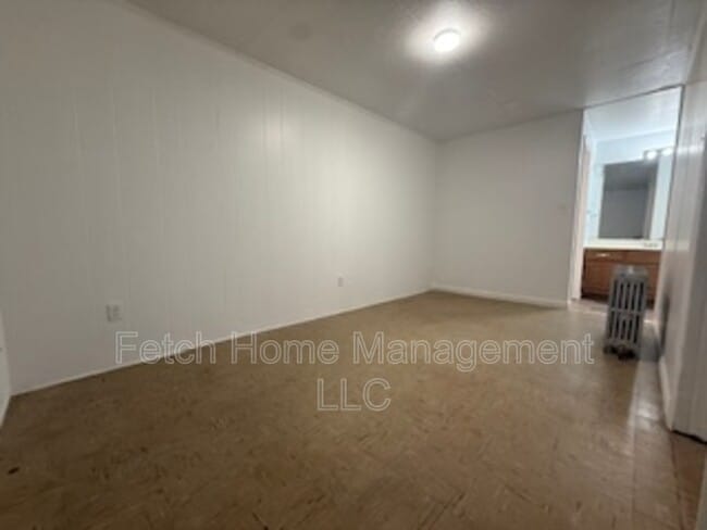 Building Photo - 347 S George St