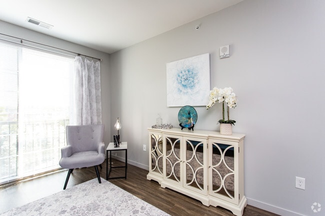 1BR, 1BA - 712 SF - The Grant - Broadway Station - 1 MONTH FREE