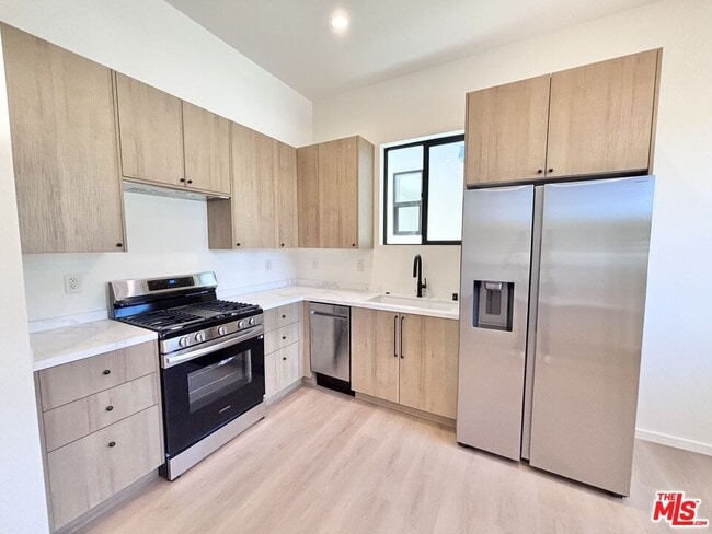 Building Photo - 17850 Saticoy St