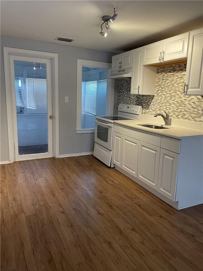Foto del edificio - 645 NE 38th St