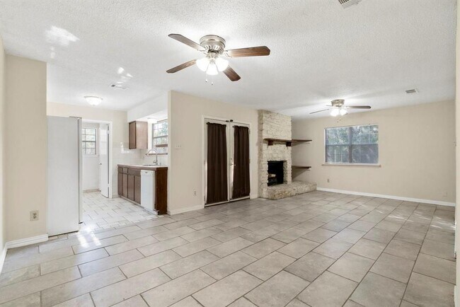 Foto del edificio - 7703 Peaceful Hill Ln