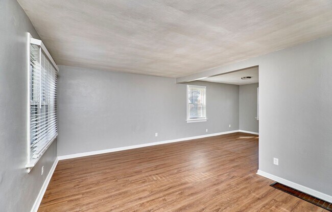 Foto del edificio - 8601 Belhaven Dr