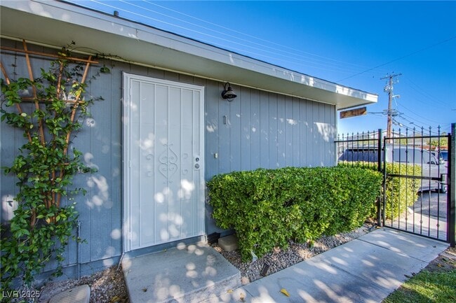 Building Photo - 5009 Evergreen Ave