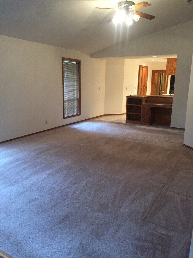 Foto del edificio - *Charming 2 bdrm, 1 bath home Ready NOW!