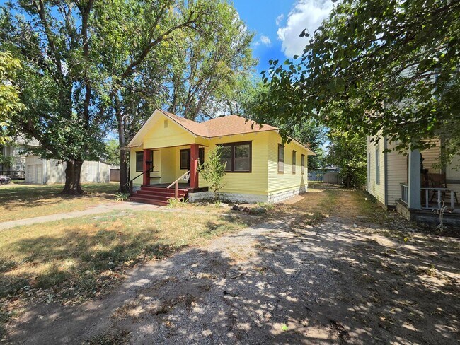 Building Photo - 626 S Millwood Ave