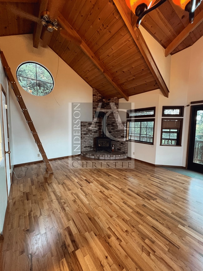 Building Photo - Charming Studio Apartment