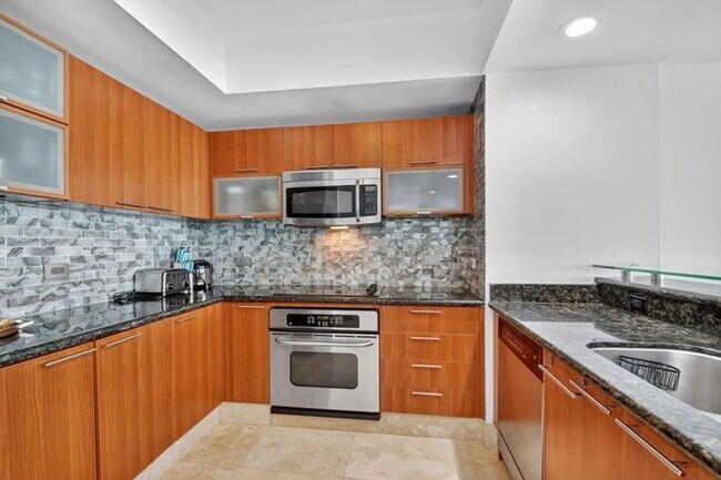 Photo - 2640 Lake Shore Dr House