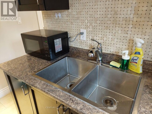 Building Photo - 168 Painted Post Dr