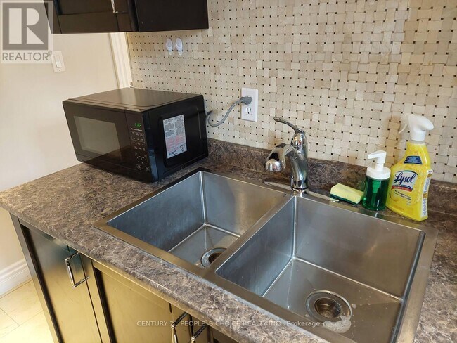 Photo du bâtiment - 168 Painted Post Dr