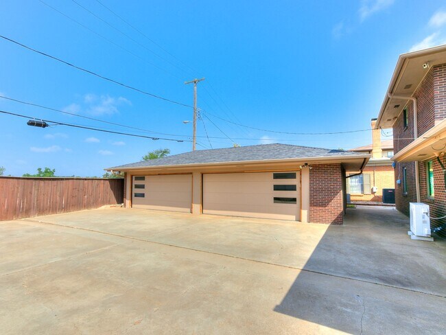 Foto del edificio - FIRST MONTH FREE!! Modern Living in Nichol...
