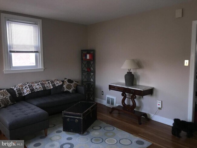 Foto del edificio - 4344 Loring St