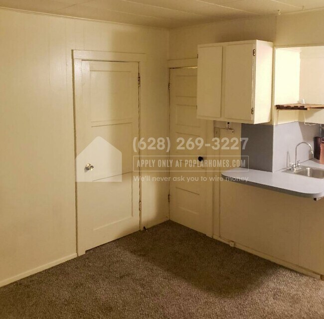 Building Photo - 2159 Harris Aly