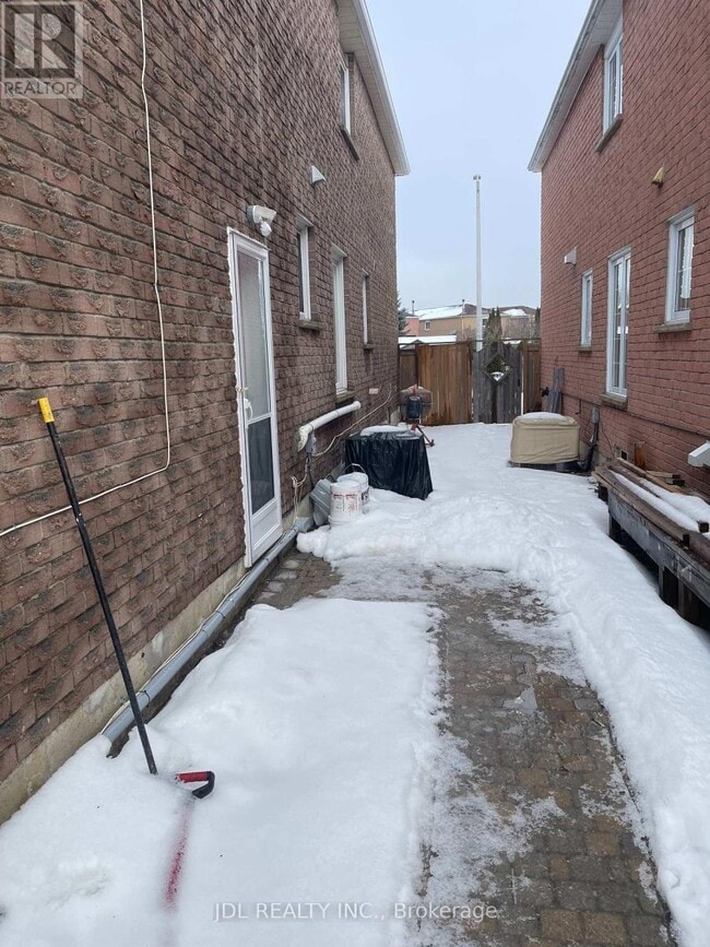 Building Photo - 30 Lavron Ct