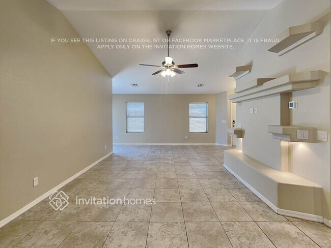 Foto del edificio - 1352 E Kelsi Ave