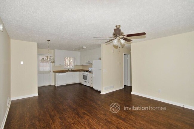 Building Photo - 4660 Candlewyck Way