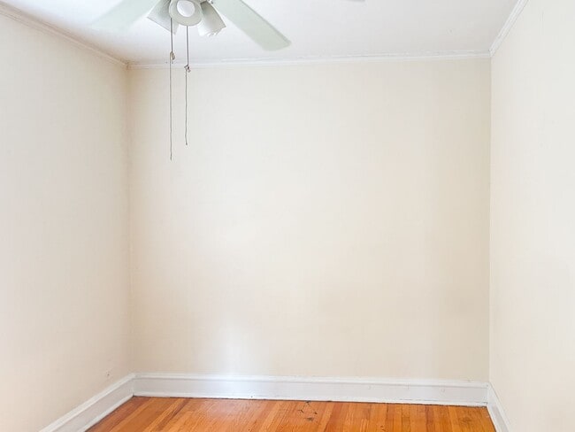 Building Photo - 2008 W Foster Ave