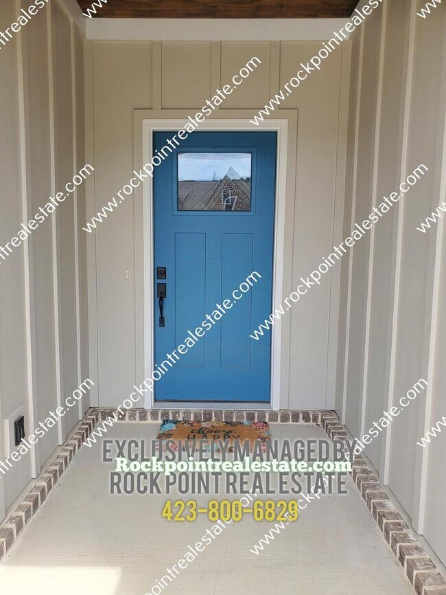Building Photo - Stunning Home Close To Downtown!