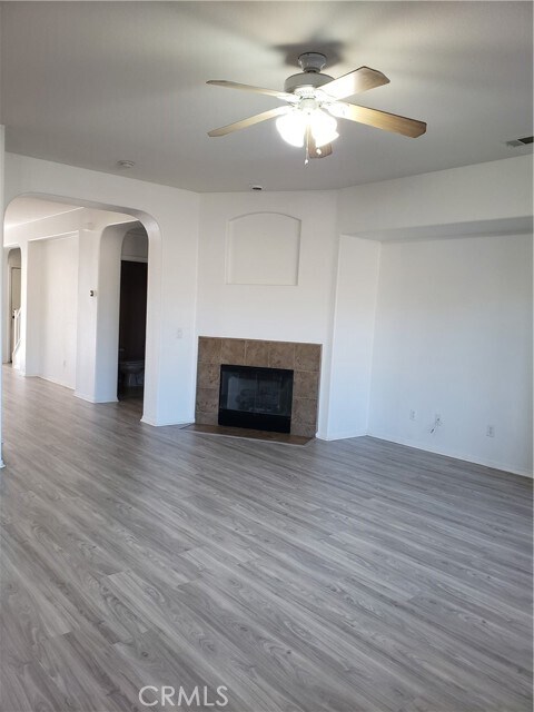 Building Photo - 14200 Larkspur St