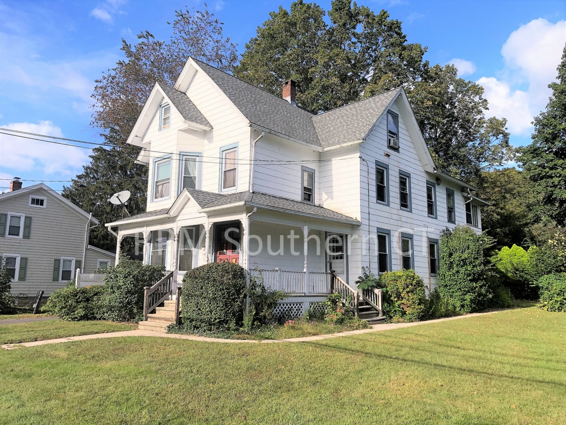 Primary Photo - First Floor – 2 bedrooms – Fantastic Location