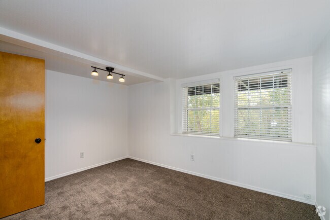 2 habitaciones, 1 baño - 1000 pies cuadrados - Dormitorio - Riverfront Annex