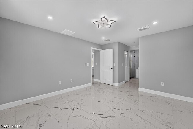 Building Photo - 3211 43rd St SW